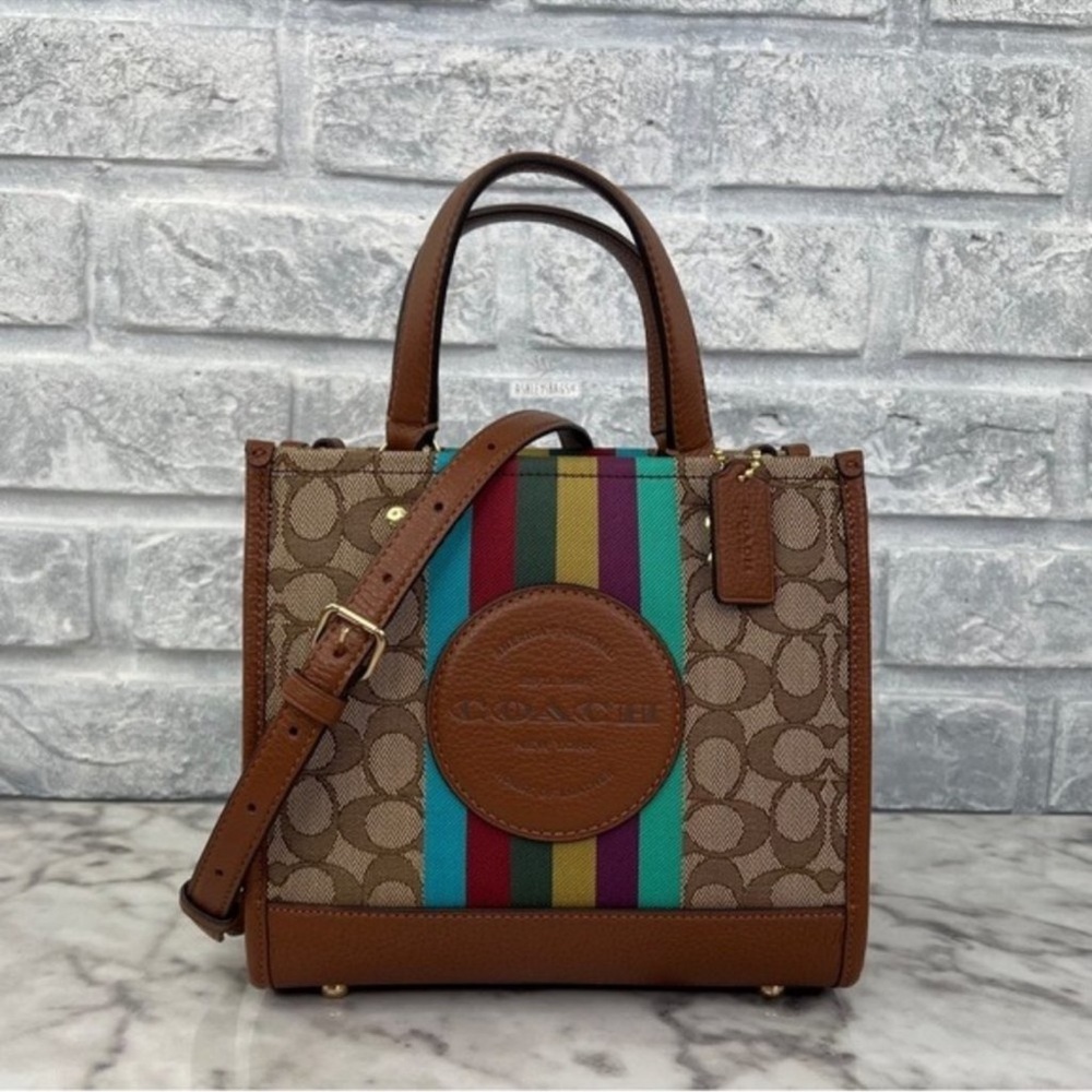 Coach crossbody - Picture 9 of 16